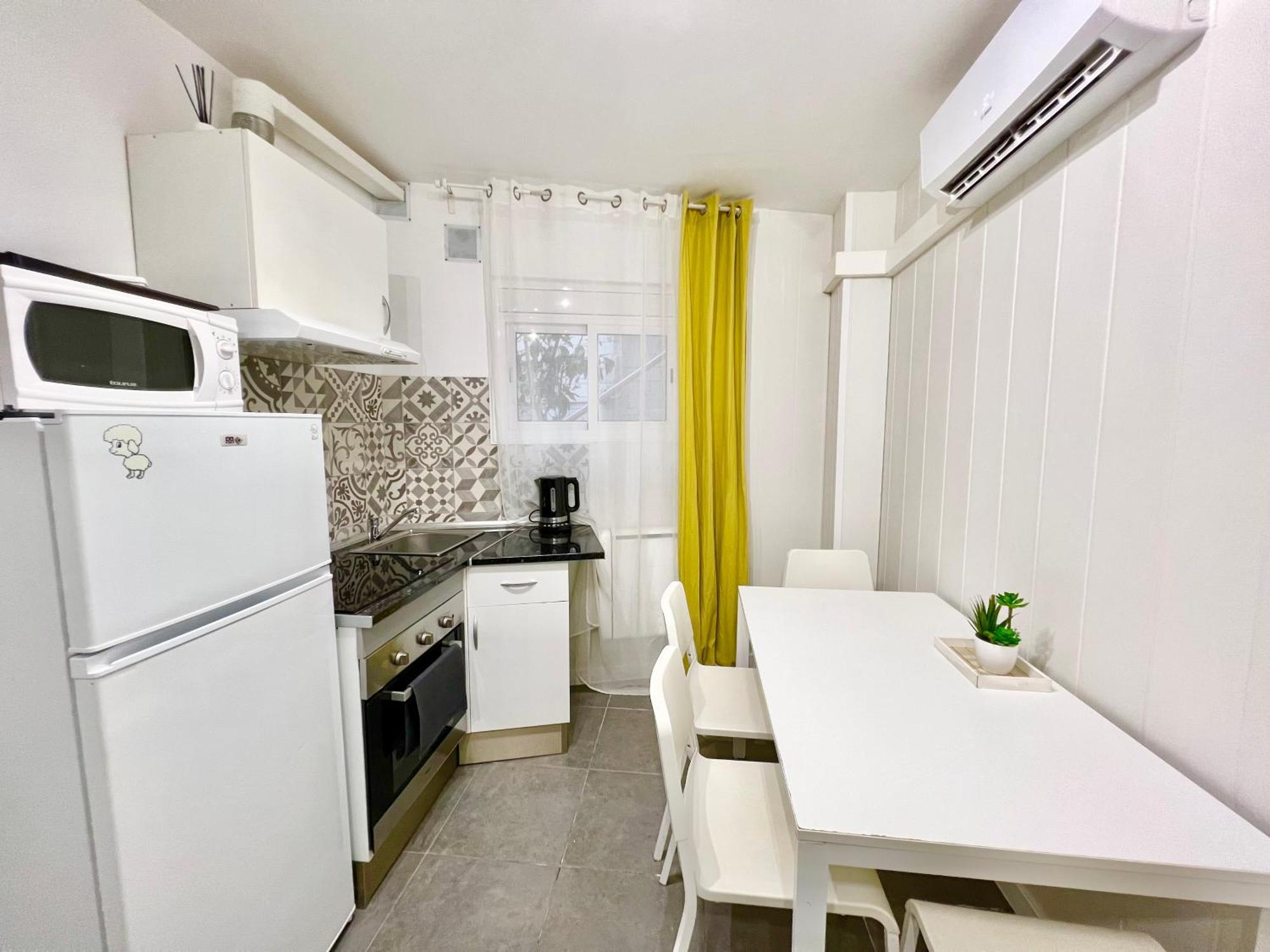 Cozy Suite Apartment, Wifi! Santa Coloma de Gramenet Ngoại thất bức ảnh